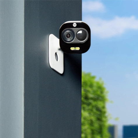 Yale All-in-One Indoor and Outdoor Camera 1080p - Detect, View, Light up, Talk and Listen - Live Viewing